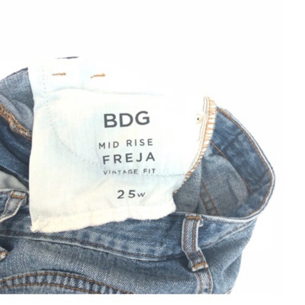 BDG Mid Rise Freja Denim Shorts - Picture 3 of 6